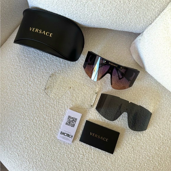 Versace sunglasses - Picture 2 of 3